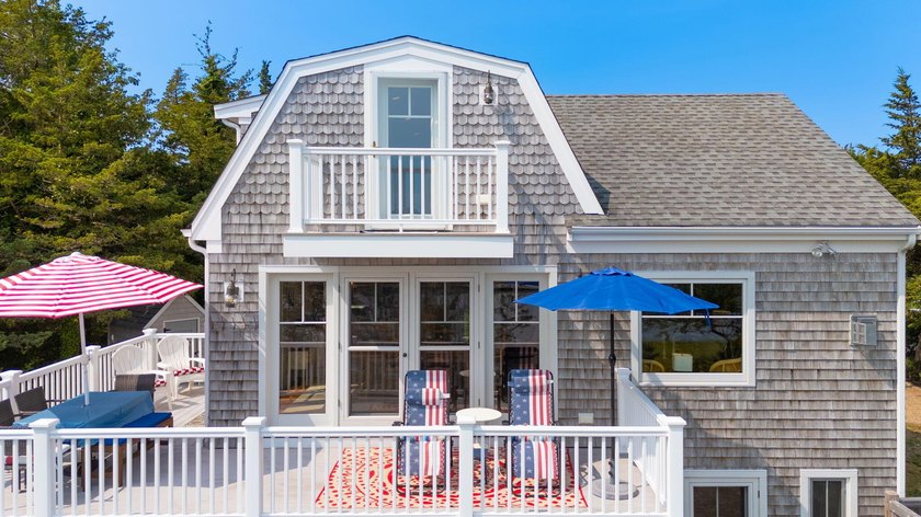 A waterfront gem, where your back yard meets the water's edge in - photo 22