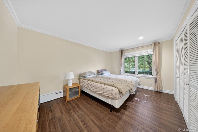 Welcome to this exceptional, beautifully renovated wide-line - photo 5
