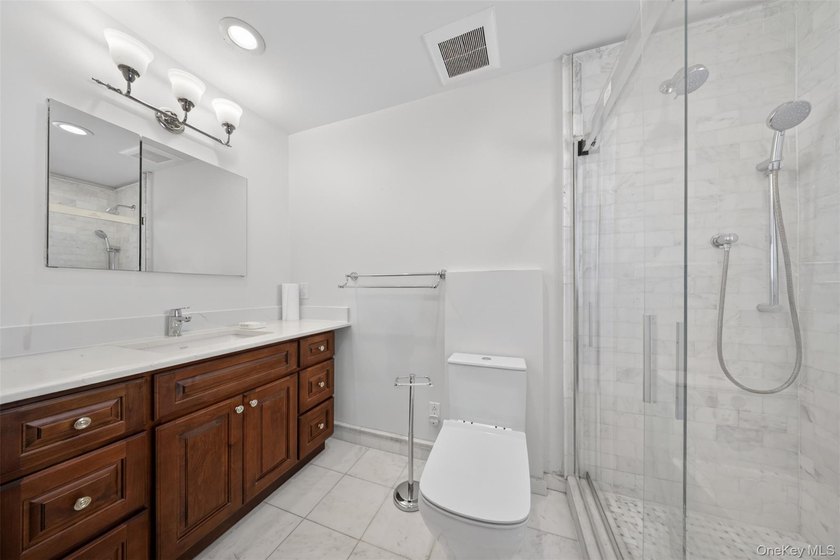 Welcome to this exceptional, beautifully renovated wide-line - photo 10