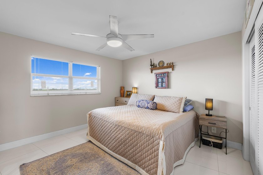 ABSOLUTELY GORGEOUS WATERFONT CONDO | PRESTIGIOUS 55+ HILLSBORO - photo 18