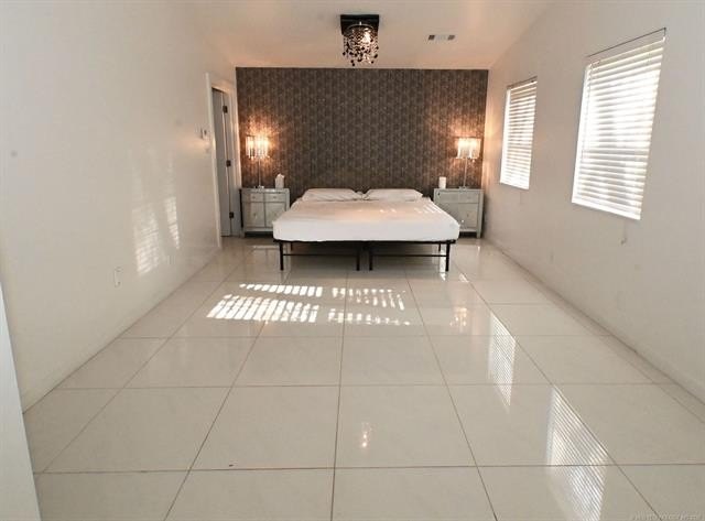 A Touch of Modern - Fully Furnished &amp; Remodeled Near Lake - photo 31