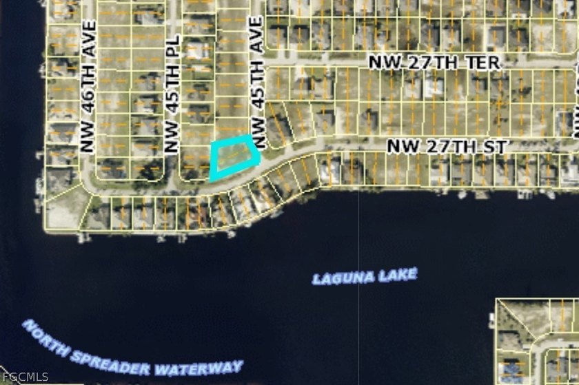 LOCATION! Oversized! CLEARED! Corner lot in a neighborhood of - photo 2