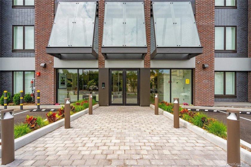 The only new construction condominium building in Great Neck, NY - photo 2