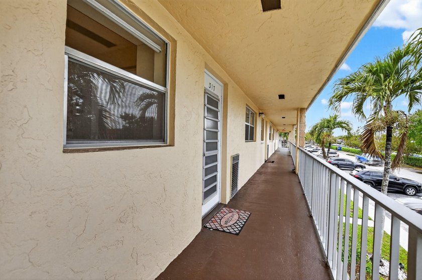 Welcome Home!! This is a beautiful 2 bedrooms and 2 bathrooms - photo 3