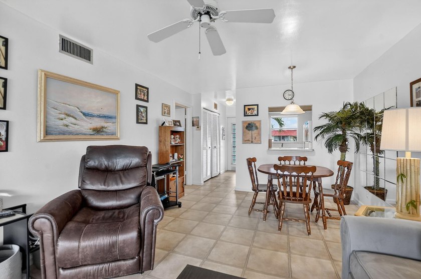 Welcome Home!! This is a beautiful 2 bedrooms and 2 bathrooms - photo 10