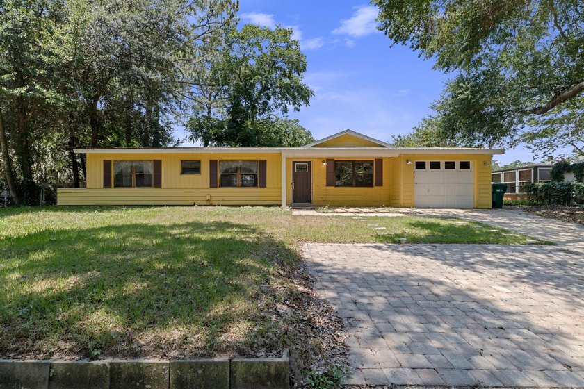 BEING SOLD AS-IS Welcome to this beautifully 3-bedroom, 2-bath - photo 2