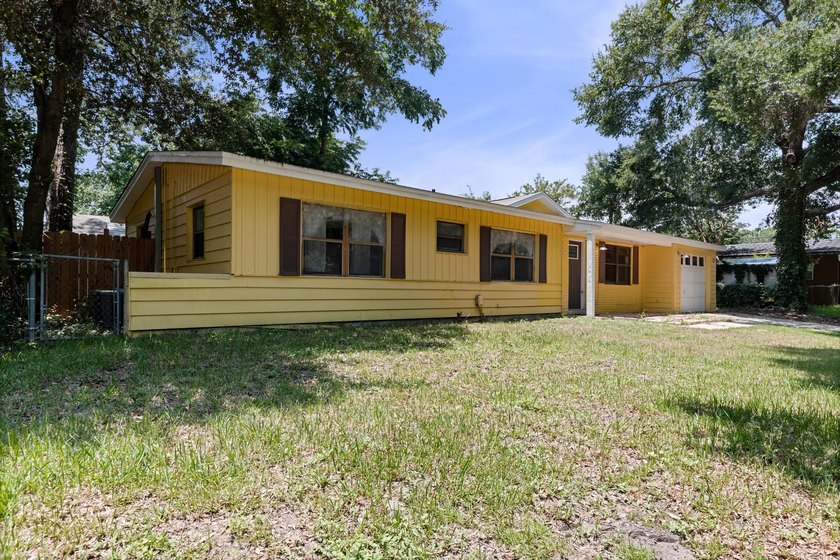 BEING SOLD AS-IS Welcome to this beautifully 3-bedroom, 2-bath - photo 3