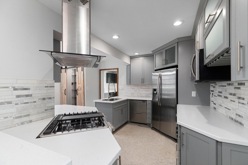 BEING SOLD AS-IS Welcome to this beautifully 3-bedroom, 2-bath - photo 9
