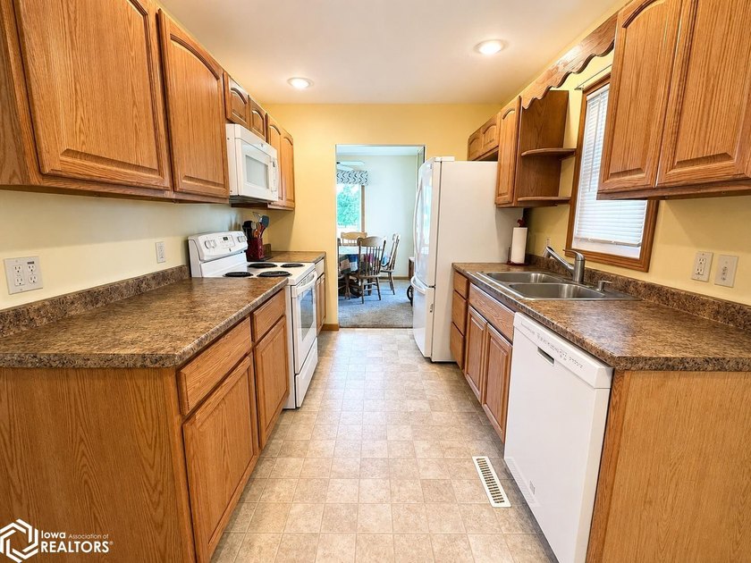 Welcome to 12149 Overturf Drive, Moravia, IA, located in the - photo 14