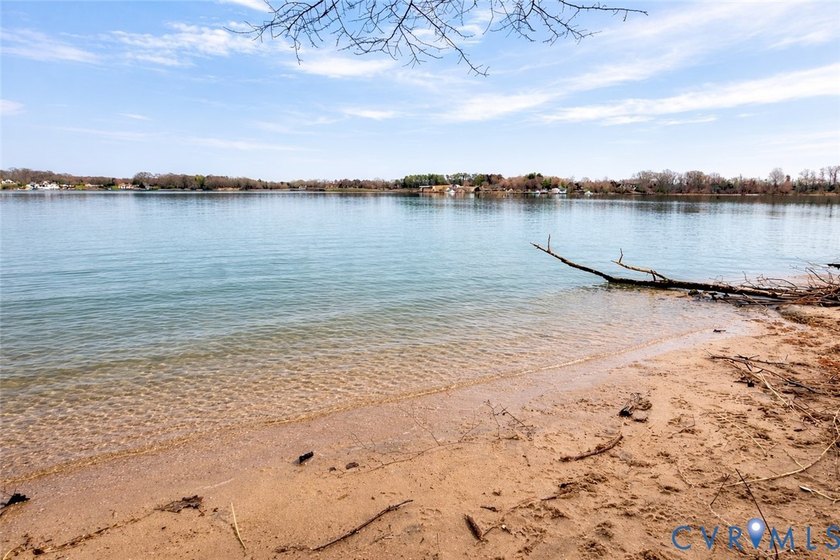 Rare opportunity to build on a 1.3-acre waterfront homesite in - photo 2