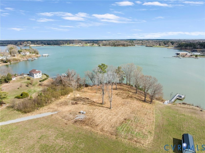 Rare opportunity to build on a 1.3-acre waterfront homesite in - photo 4