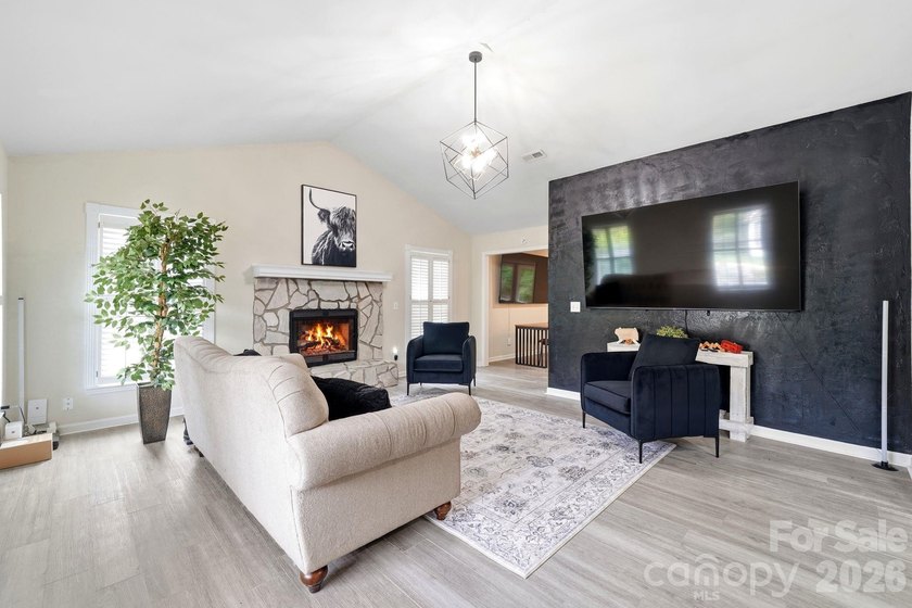 Discover modern luxury and versatility in this stunning 5 - photo 6