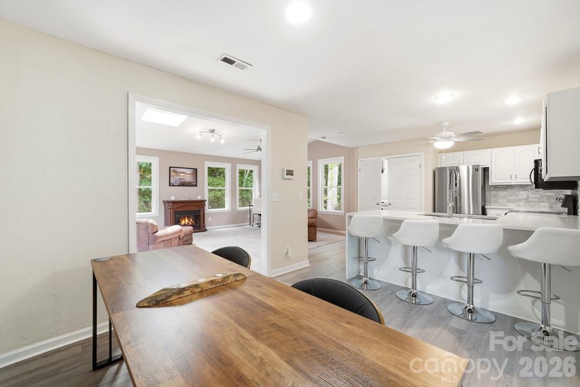 Discover modern luxury and versatility in this stunning 5 - photo 8