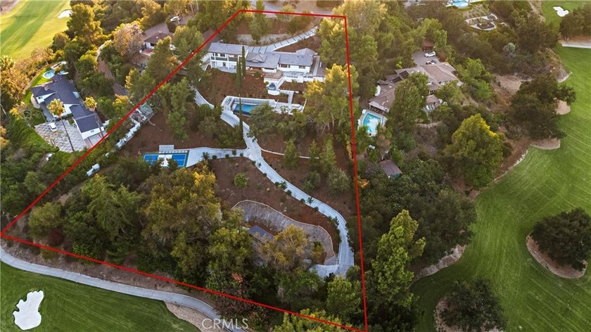Breathtaking. Absolutely stunning. Two separate houses, but far - photo 2