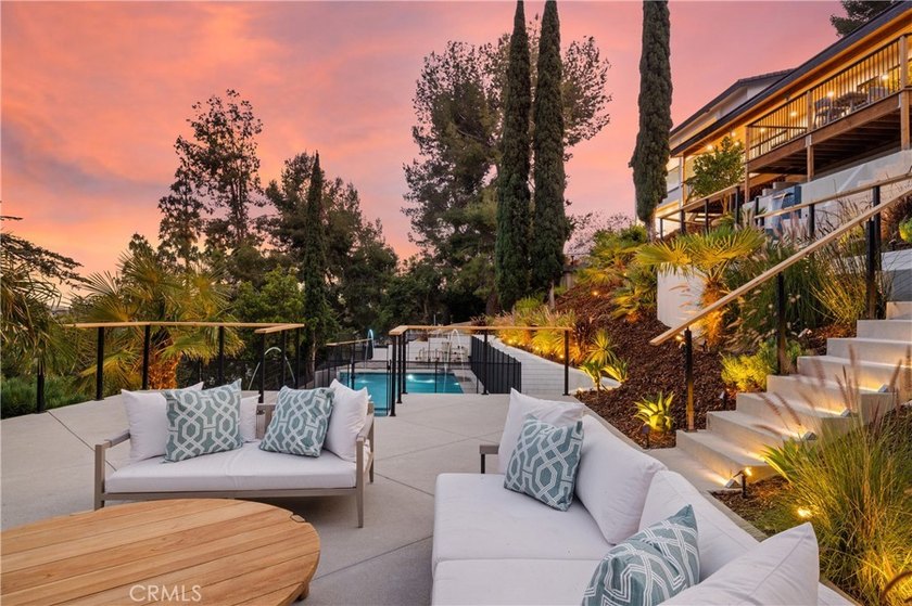 Breathtaking. Absolutely stunning. Two separate houses, but far - photo 3