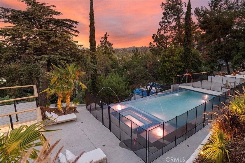 Breathtaking. Absolutely stunning. Two separate houses, but far - photo 7