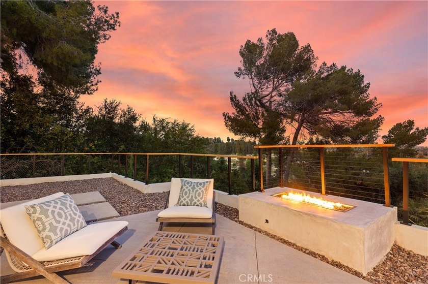 Breathtaking. Absolutely stunning. Two separate houses, but far - photo 9