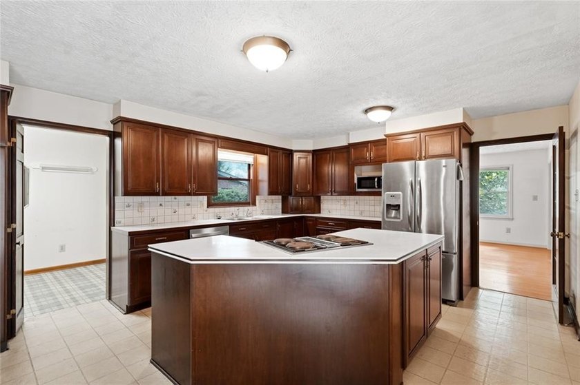 So much to love!! Lakeside retreat located ON THE WATER in the - photo 11