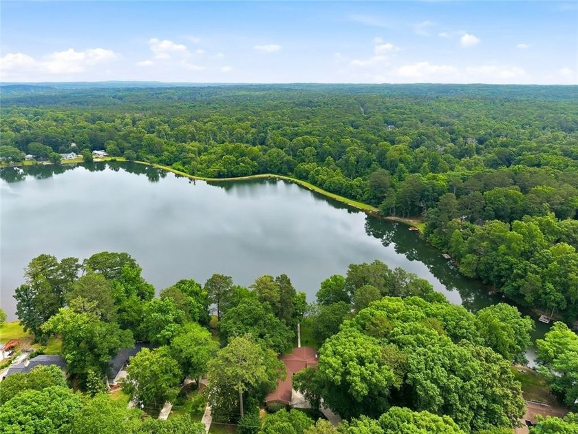 So much to love!! Lakeside retreat located ON THE WATER in the - photo 19