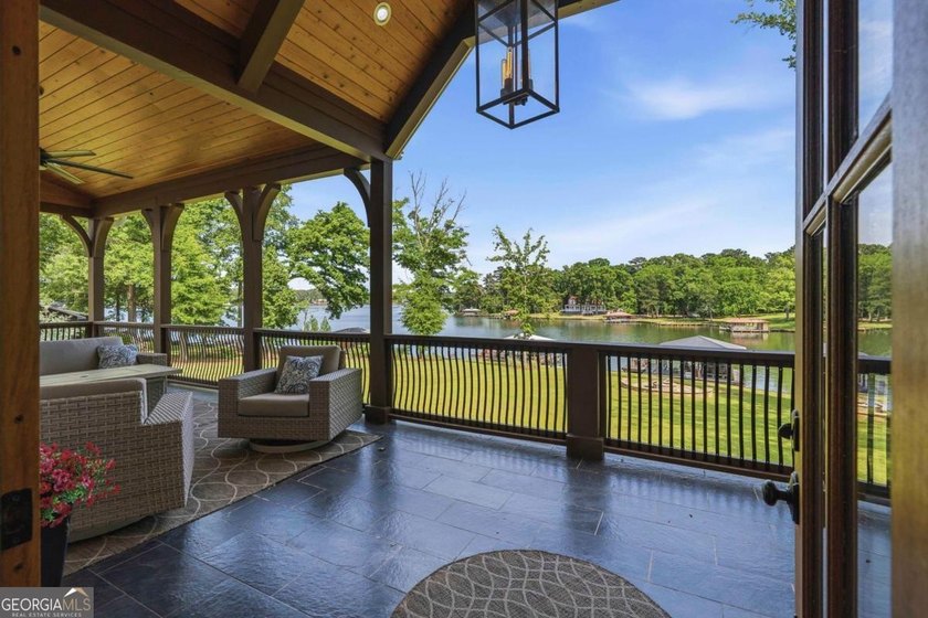 JAW DROPPING FARMHOUSE HOME ON LAKE SINCLAIR!! This one is - photo 2