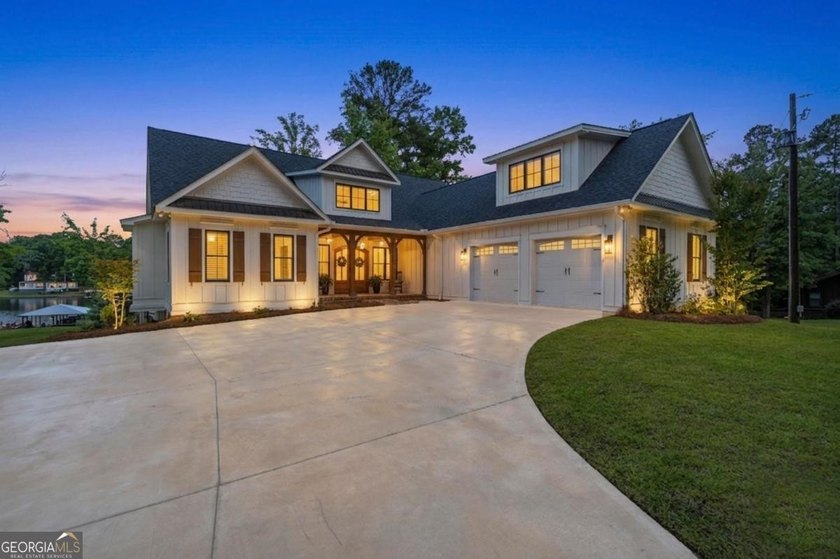 JAW DROPPING FARMHOUSE HOME ON LAKE SINCLAIR!! This one is - photo 4