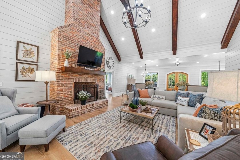 JAW DROPPING FARMHOUSE HOME ON LAKE SINCLAIR!! This one is - photo 8