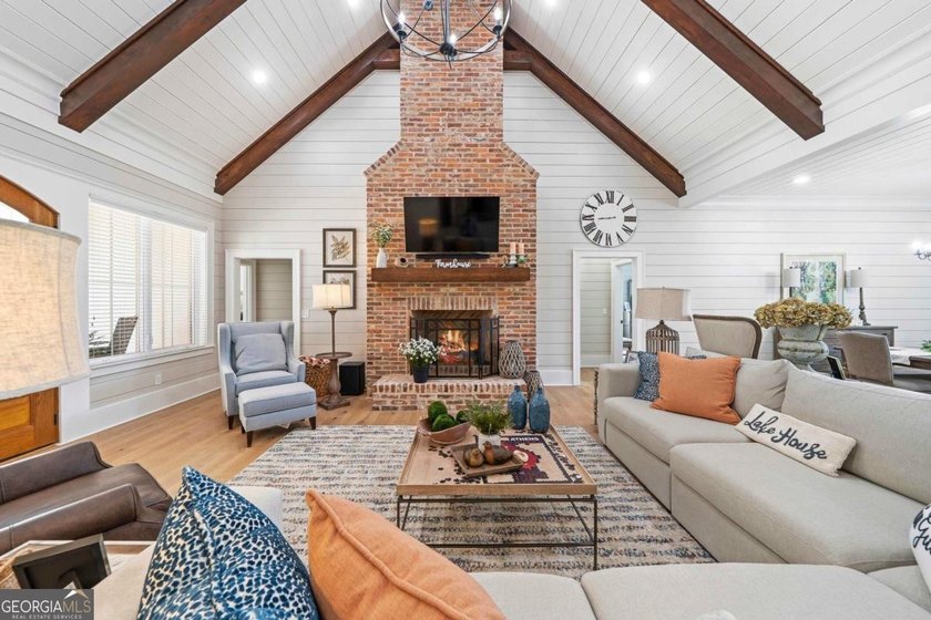 JAW DROPPING FARMHOUSE HOME ON LAKE SINCLAIR!! This one is - photo 9