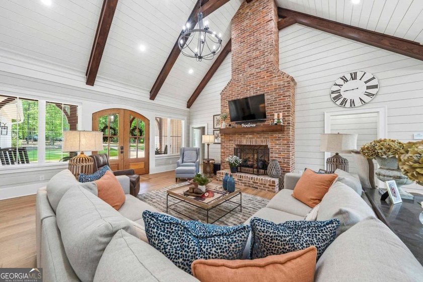 JAW DROPPING FARMHOUSE HOME ON LAKE SINCLAIR!! This one is - photo 10