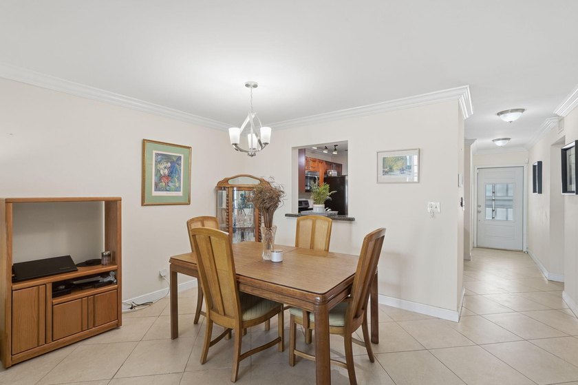 Light, bright &amp; beautifully updated 2/2 villa in the desirable - photo 10
