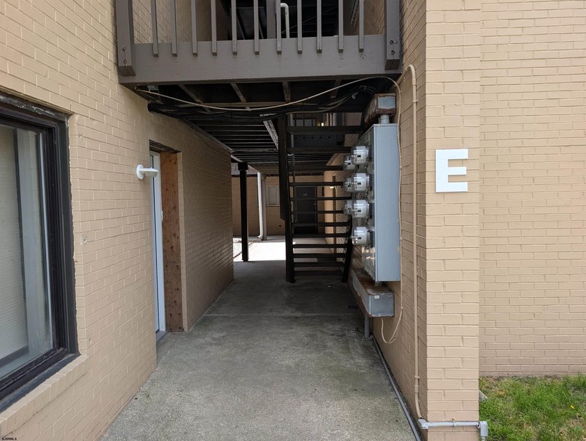 OWNER FINANCING - INVESTOR ALERT -  APPROVED CONDO!!! Unit is an - photo 3