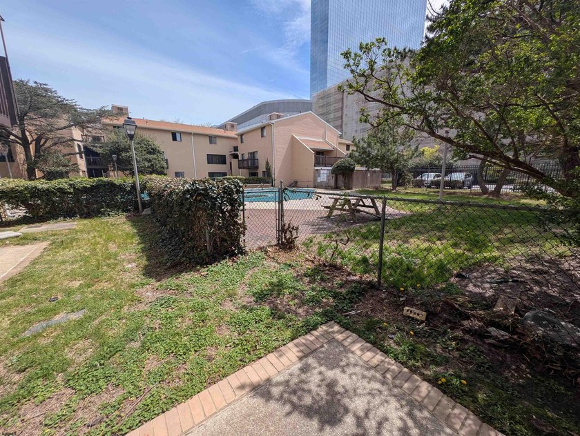 OWNER FINANCING - INVESTOR ALERT -  APPROVED CONDO!!! Unit is an - photo 6