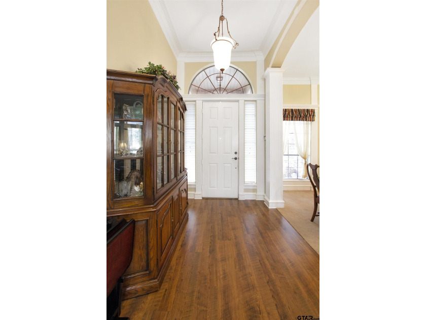 Welcome to this impressive 3-bedroom, 2.5-bath home with a 2-car - photo 3
