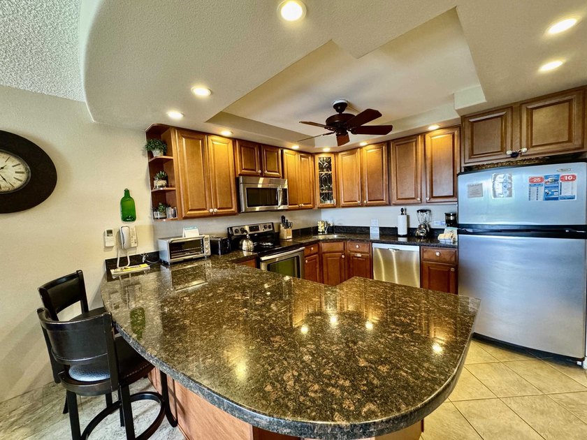 Welcome to your Maui getaway at Kamaole Sands, Building 10! This - photo 4