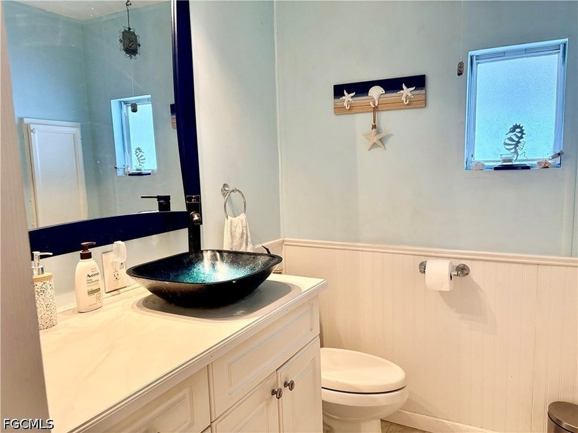 Beautifully updated 2-bedroom, 2-bath manufactured home located - photo 31