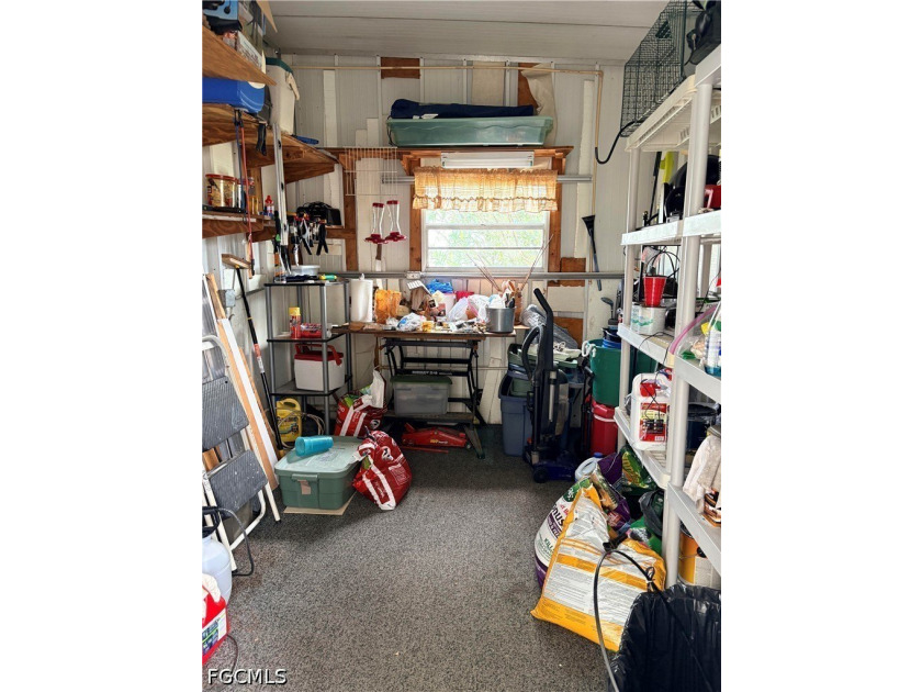 Beautifully updated 2-bedroom, 2-bath manufactured home located - photo 35