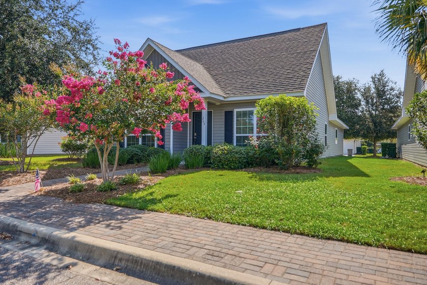 Welcome to this charming Florida cottage nestled in the highly - photo 7