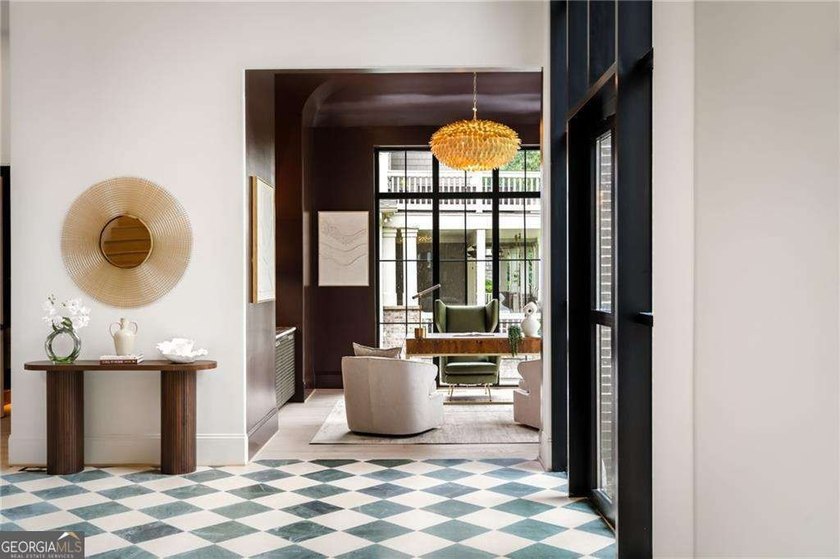 Crafted as a true statement piece, this extraordinary custom - photo 7