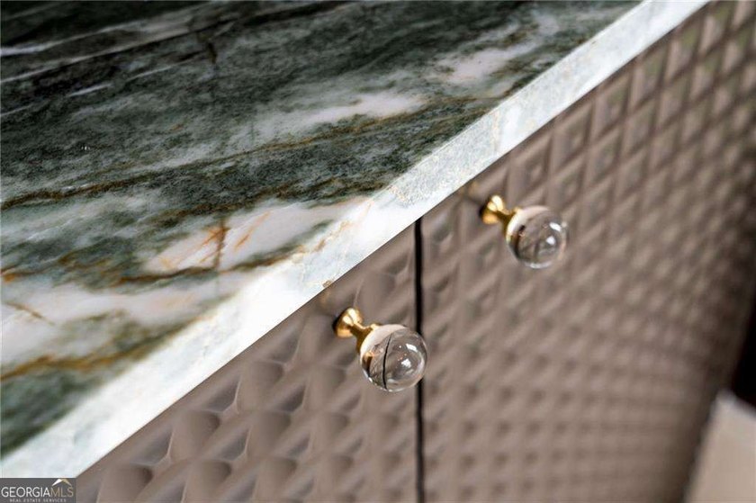 Crafted as a true statement piece, this extraordinary custom - photo 9