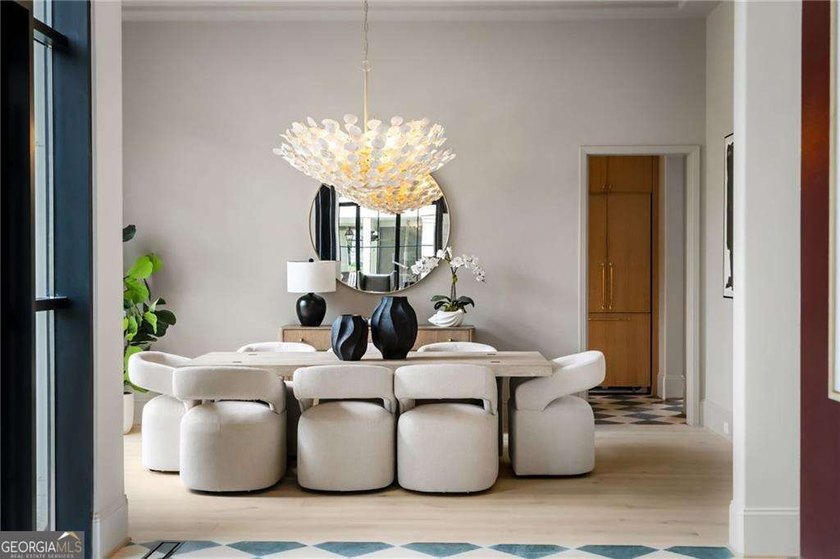 Crafted as a true statement piece, this extraordinary custom - photo 10