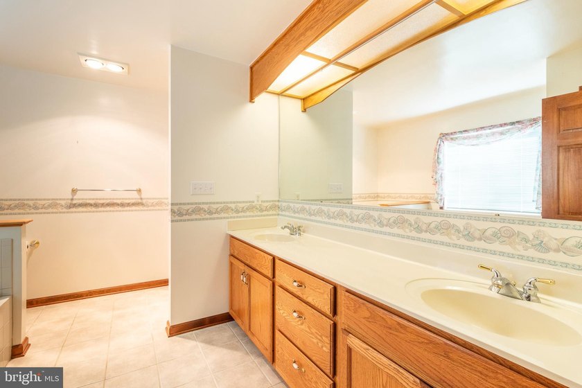 Priced almost $45,000 below Current Tax Assessment!! Come Home - photo 25