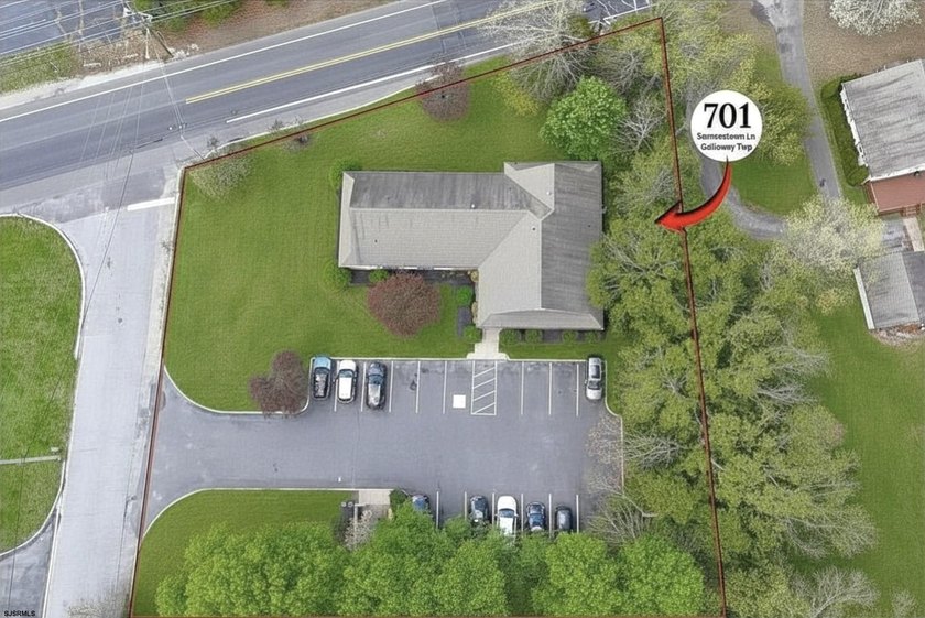 Prime Office Building, suitable for many uses. 3,500 +- sqft - photo 2