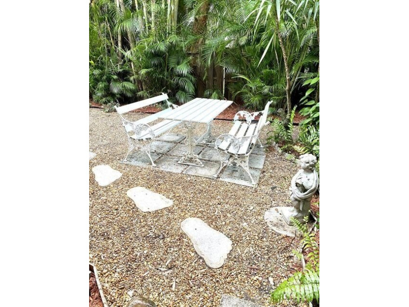 Beautiful 3/2. Tiled floors throughout, central air, first floor - photo 13