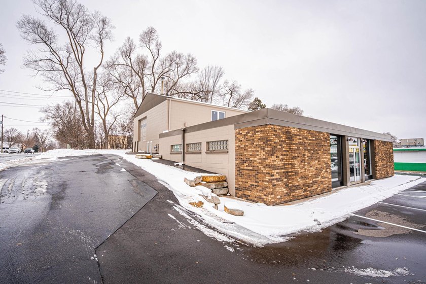 Unlock the potential of this versatile, fully-renovated - photo 21