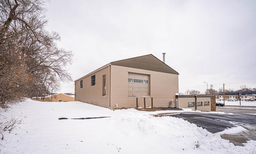 Unlock the potential of this versatile, fully-renovated - photo 23