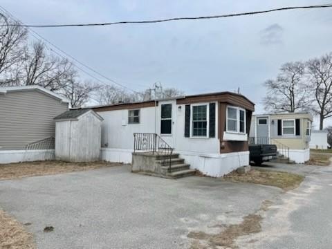 This affordable one bedroom home is perfect as a primary - photo 2