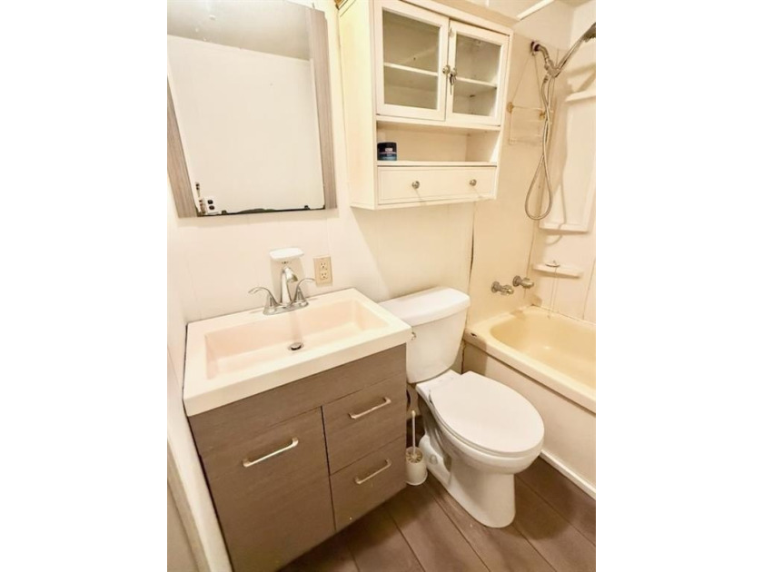 This affordable one bedroom home is perfect as a primary - photo 9