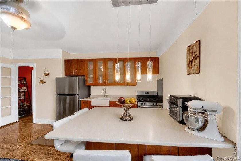 Spacious two-bedroom, one-bath co-op residence in a - photo 5