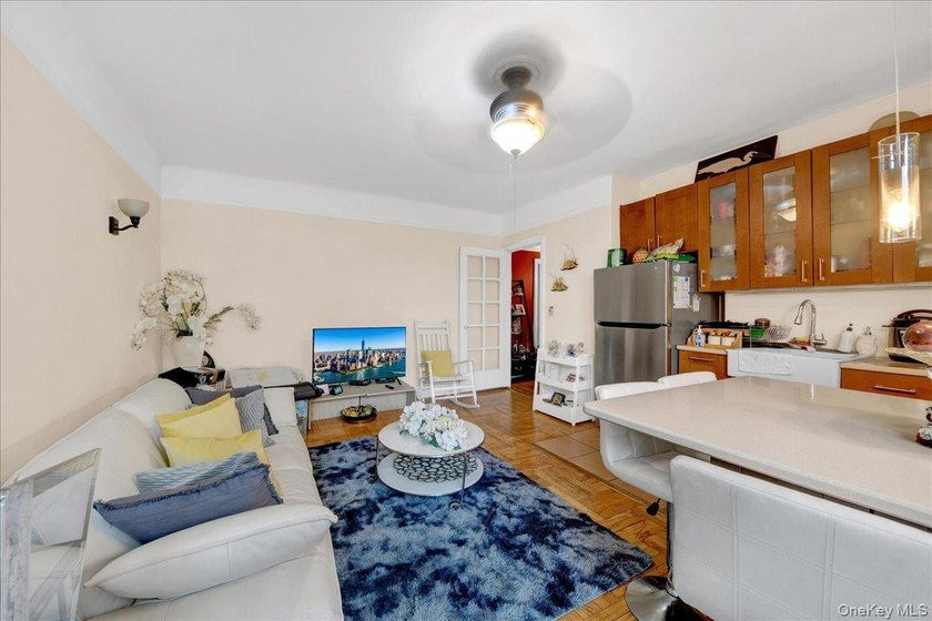 Spacious two-bedroom, one-bath co-op residence in a - photo 6
