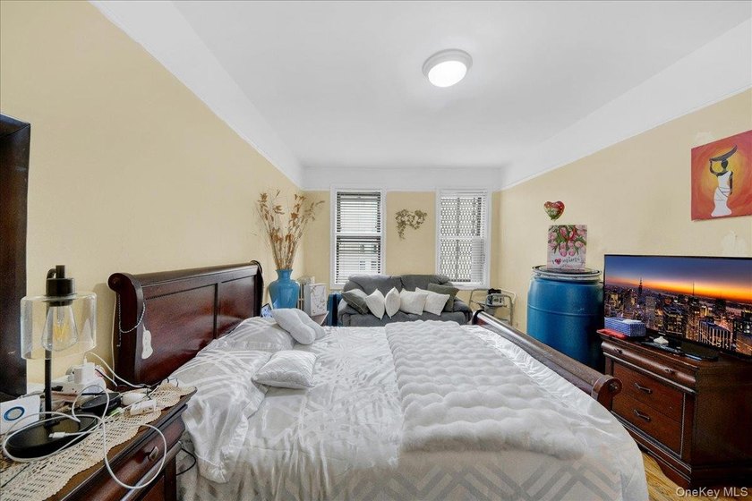Spacious two-bedroom, one-bath co-op residence in a - photo 8