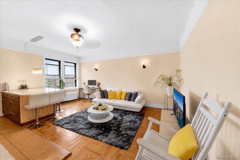 Spacious two-bedroom, one-bath co-op residence in a - photo 10